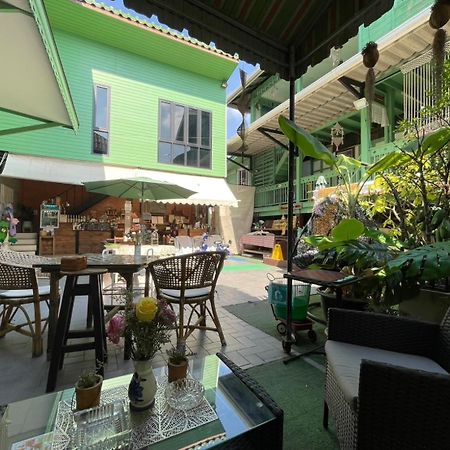 Green Teak House Bangkok Exterior foto